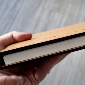 Buch aus Holz