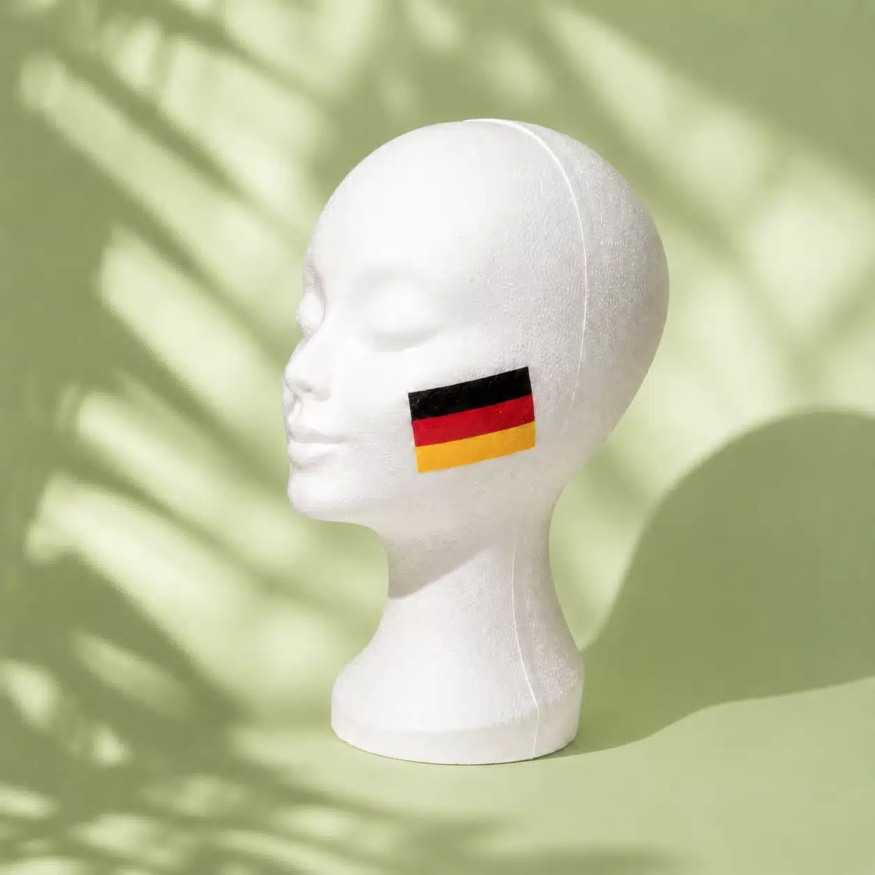 Deutschland Tattoo auf Modellkopf mit Anwendungsbeispie