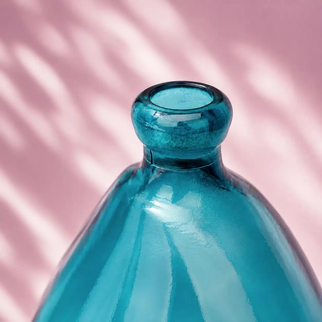 Glasvase Flaschenform, blaues Glas