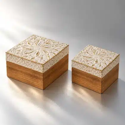 Schmuckkästchen Holz im 2er Set, zwei Boxen mit cremeweißem Mandala-Relief nebeneinander